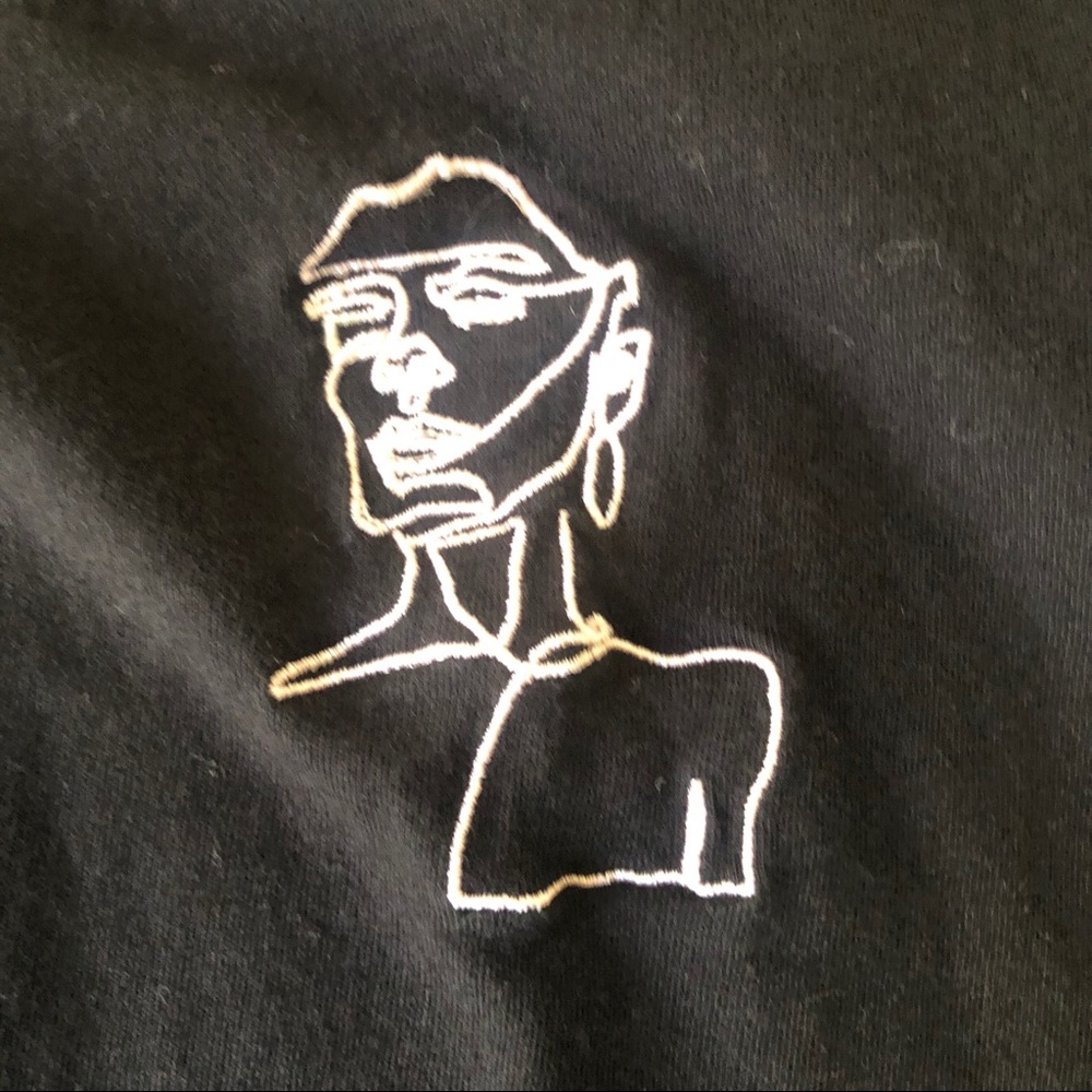 Laura Wells T-shirt - Picture 5 of 6